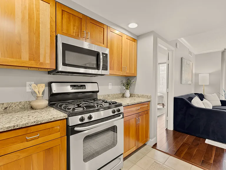 1220 N Fillmore St #810 — Photo 4