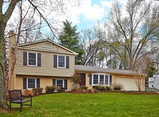 1822 Abbotsford Dr, Vienna, VA 22182