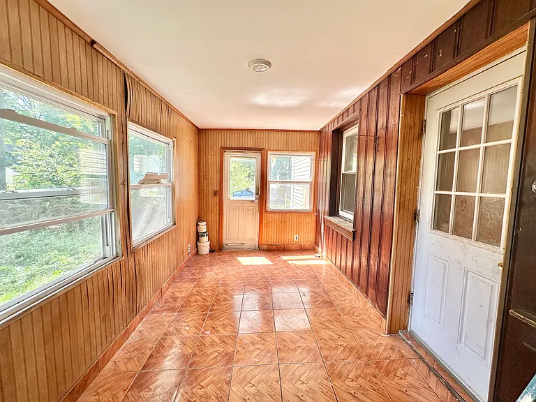 352 E 7th Ave — Photo 15