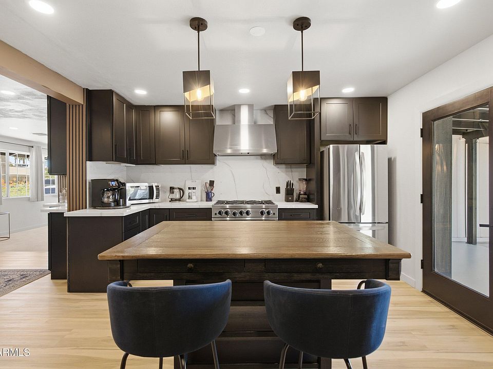 1st image of 18 E GARFIELD Street