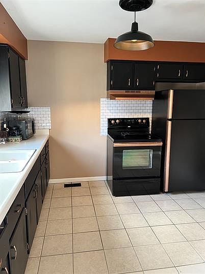 2nd image of 533 Thoma Pl #533