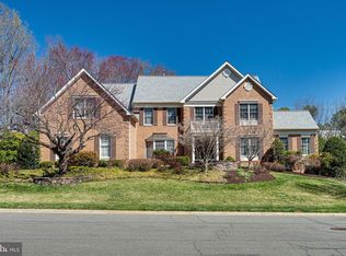 10512 Dunn Meadow Rd, Vienna, VA 22182