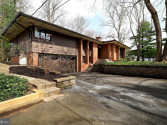 4th image of 219 Ronan Dr