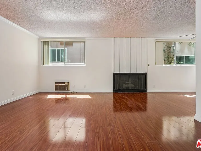 530 S Barrington Ave #110 — Photo 6