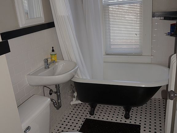 3rd image of 1702 Laurel Ave APT 2