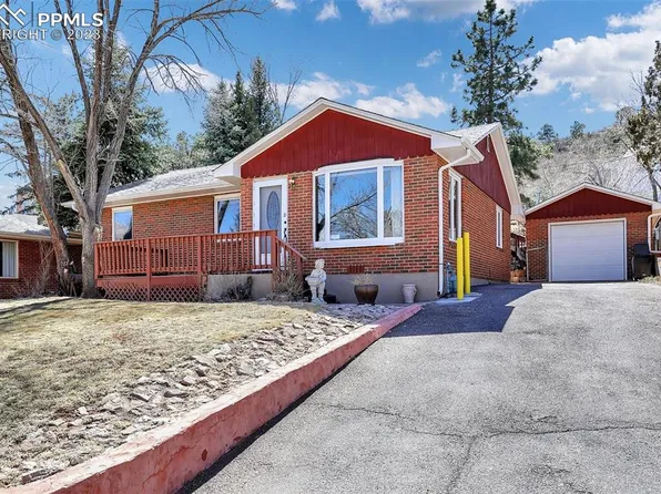 435 E Fountain Pl, Manitou Springs, CO 80829