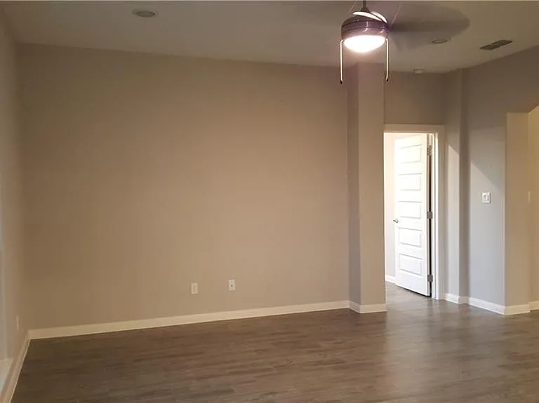5261 Lost Creek Ln — Photo 3