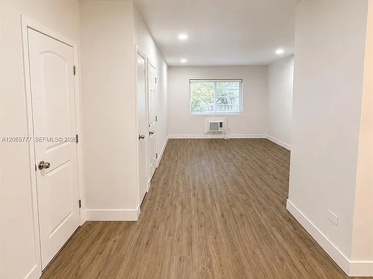 1537 Jefferson Ave #5 — Photo 2