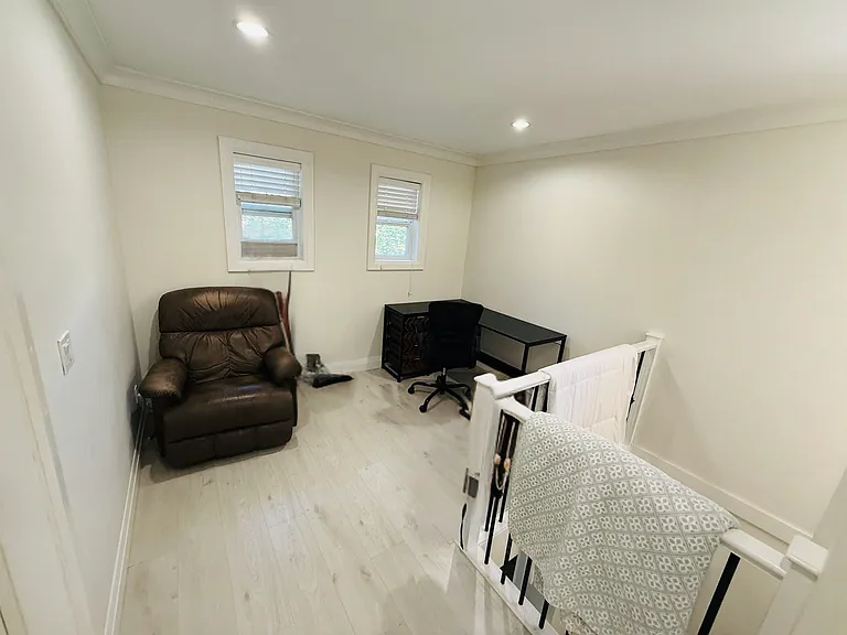 7111 194b St #MAIN FLOOR — Photo 11