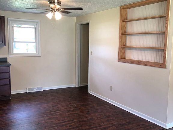 4th image of 1047 Leslie Ln