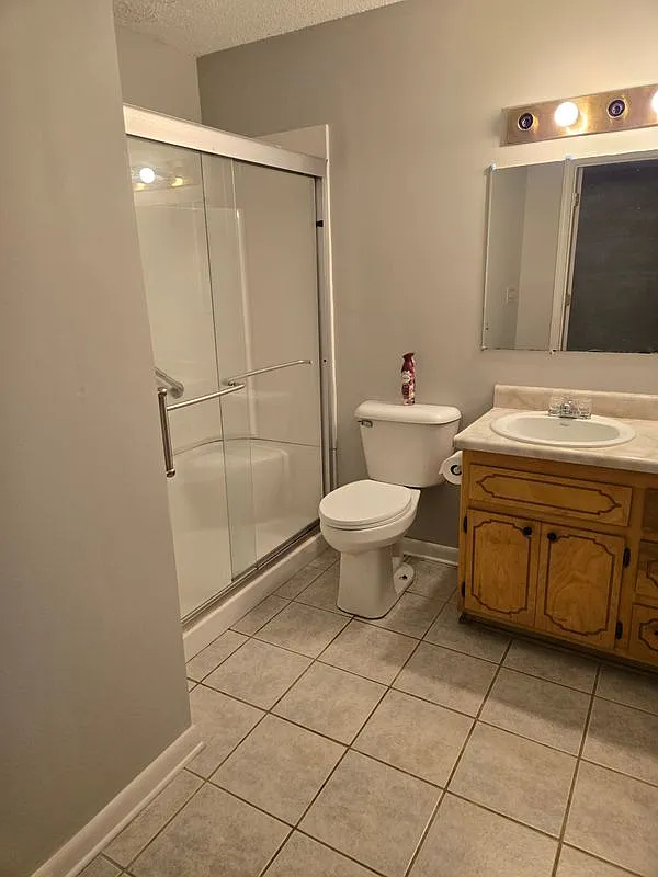 4 bed, 2.5 bath, 1638 sqft, $1,300 — Photo 3