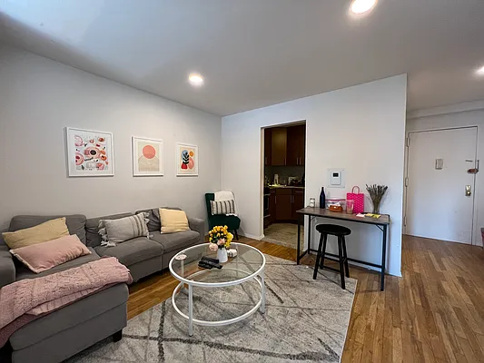 Rented by AZ REALTY NYC LLC | media 17