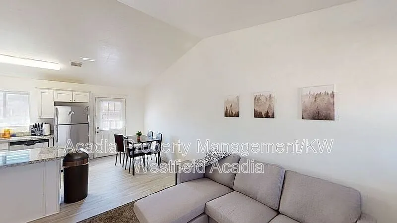 2 bed, 1.0 bath, 800 sqft, $1,399 — Photo 3