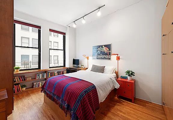 2nd image of 65 Nassau St APT 4C