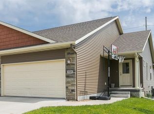 5509 Dostal Dr SW, Cedar Rapids, IA 52404