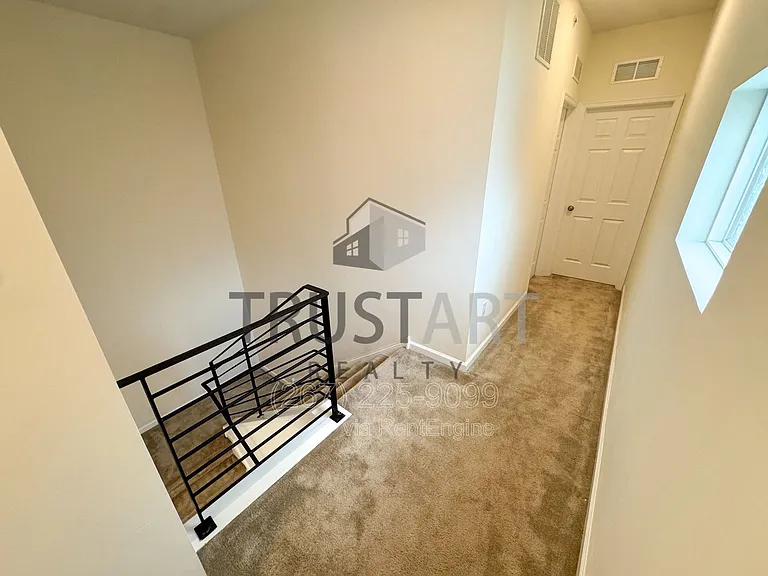1327 S 27th St — Photo 12