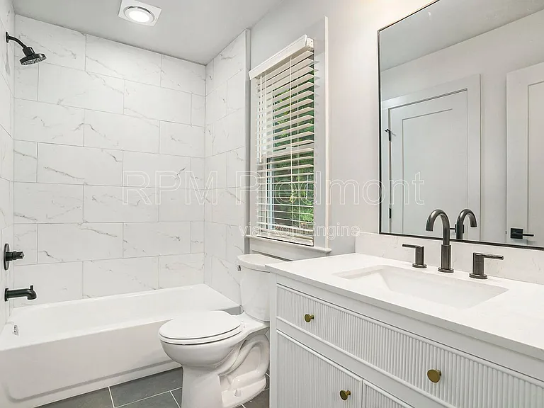 1081 Hill St SE #E — Photo 5