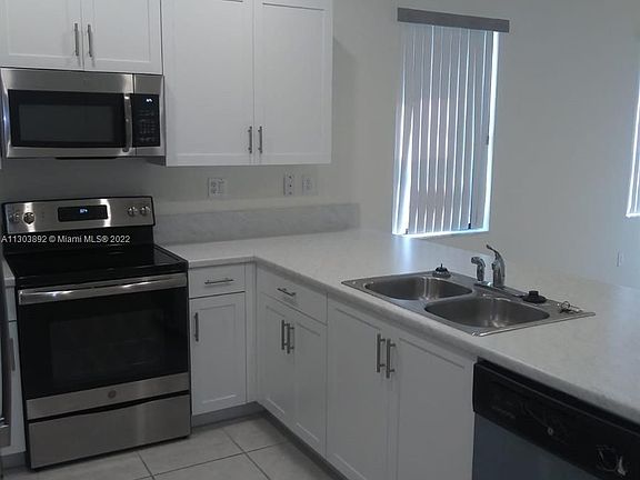 3rd image of 10586 W 32nd Ln #10586