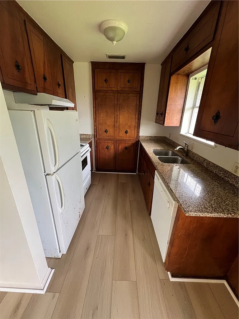 2 bed, 1.0 bath, 1746 sqft, $1,095 — Photo 3