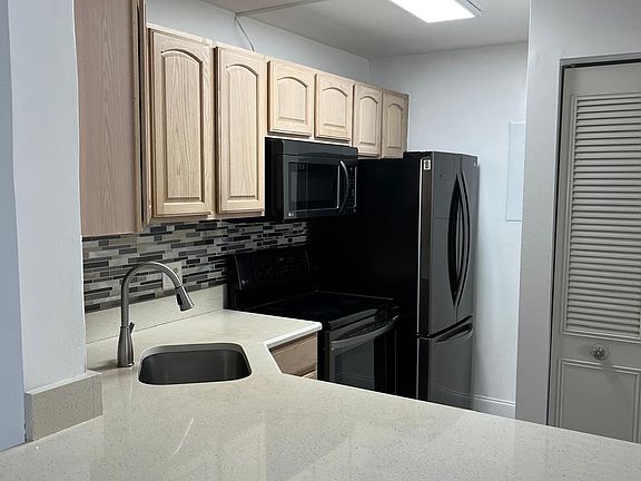 4th image of 608 Sea Pine Way APT F1