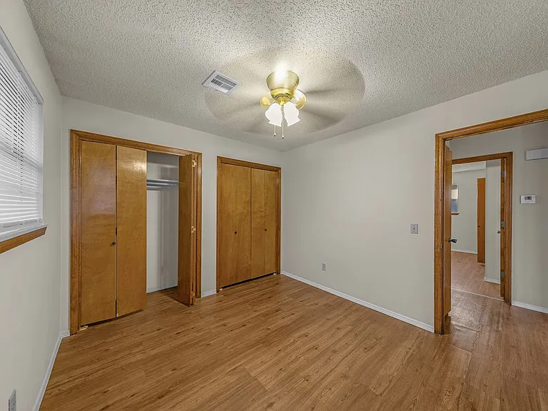 2204 Douglas St — Photo 13