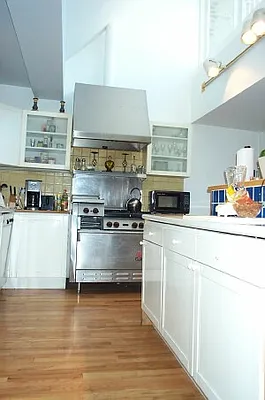 Rented by Tower Brokerage | media 17