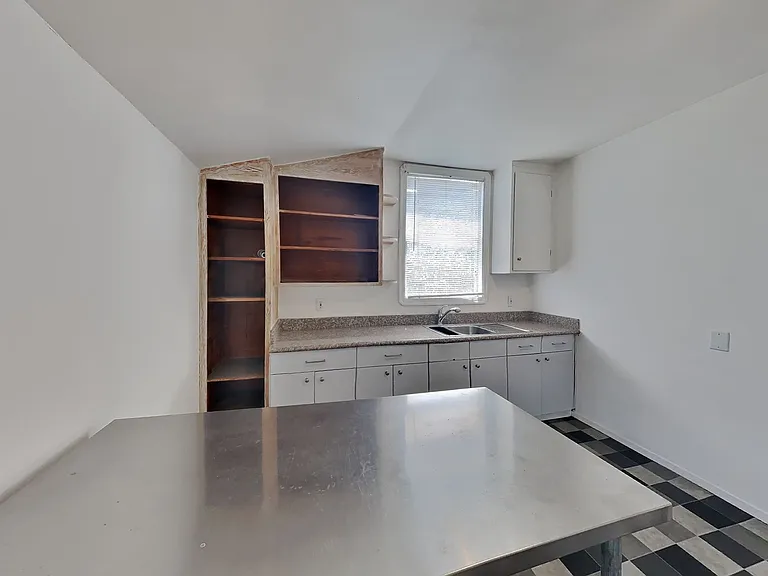 1716 Marin — Photo 4