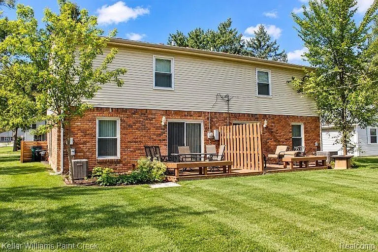 3 bed, 2.5 bath, 1475 sqft, $2,950 — Photo 2