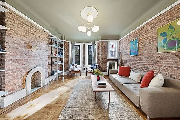 Sold by Compass | media 23