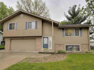 8809 Honey Locust Dr, La Vista, NE 68128
