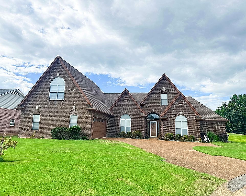 450 Lewis Fairway Cir