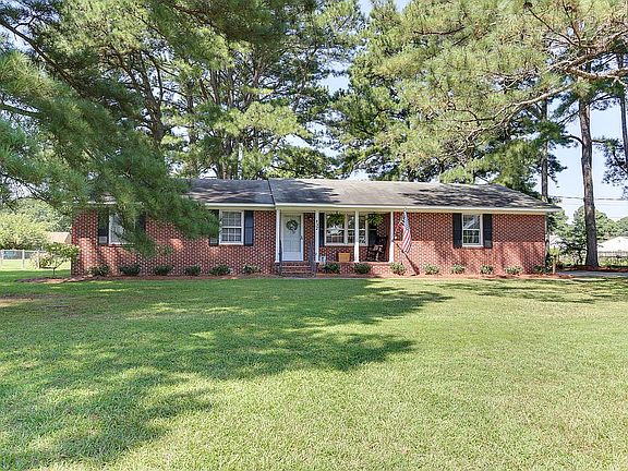 4th image of 832 Mayflower Dr