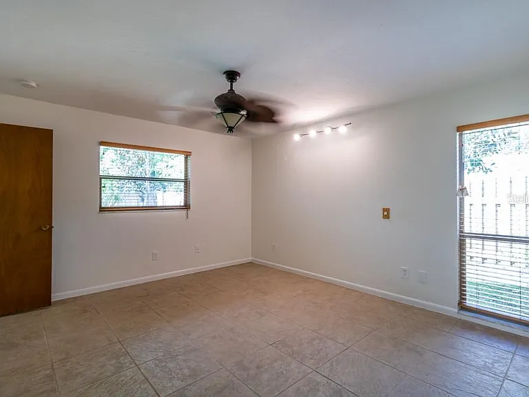 3426 NW 40th St — Photo 33