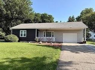 101 S Fairview Pl, Clinton, IL 61727
