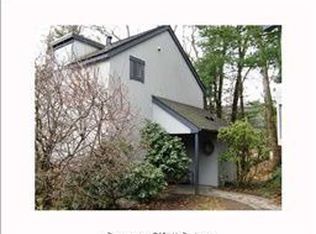 2 Butternut Cir, Avon, CT 06001