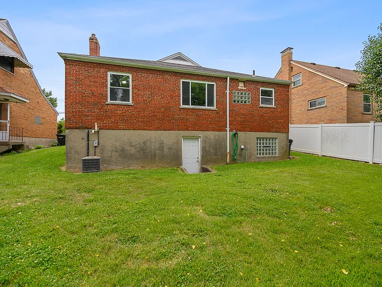 1723 Tuxworth Ave — Photo 33