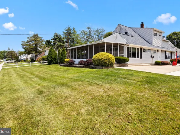 70 Inwood Rd, Levittown, PA 19057