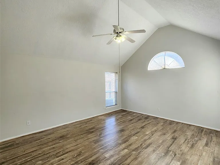 14335 Berrington Dr — Photo 10
