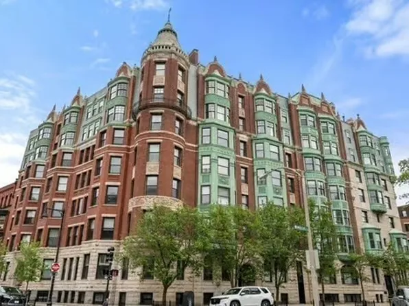 4 Charlesgate E APT 604, Boston, MA 02215