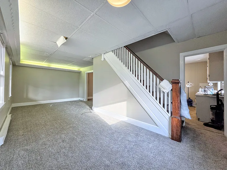 1042 Martindale Rd — Photo 4