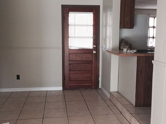 3rd image of 1602 18th Ave E