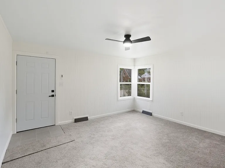 24645 Adlai Ave — Photo 3