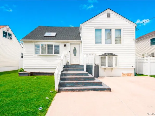 52 Martha Street, Freeport, NY 11520
