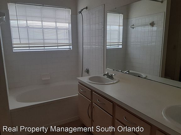 5th image of 7320 Westpointe Blvd APT 513