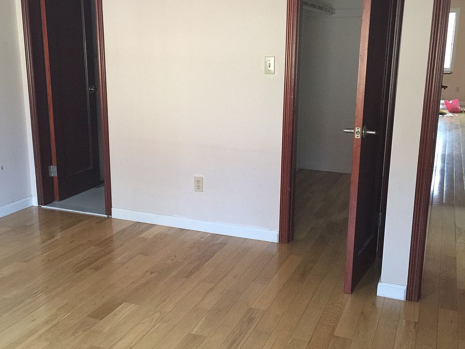 2nd image of 14926 Sanford Ave