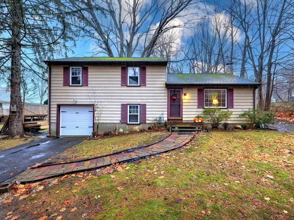 7 Sugar Street, Newtown, CT 06470