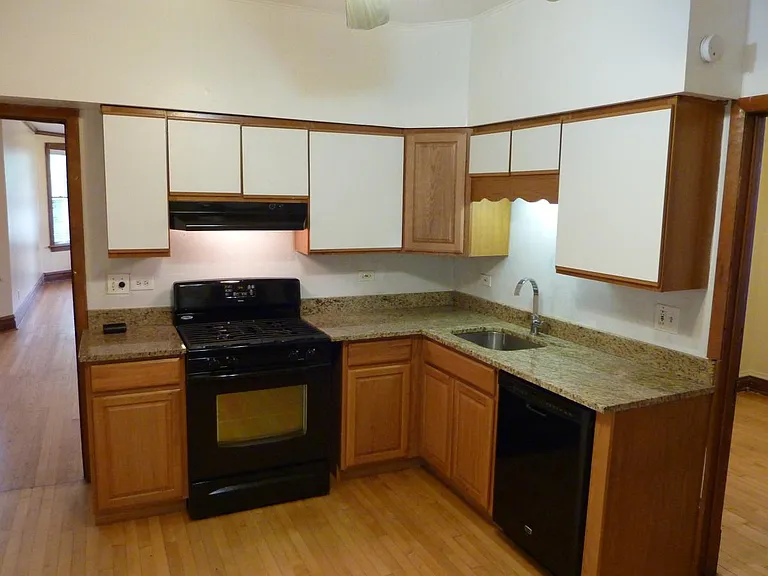 5226 W Hutchinson St #1 — Photo 7