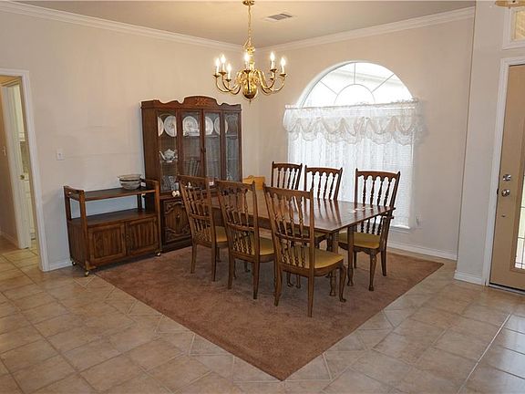 4th image of 347 San Saba St