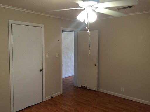 4th image of 1225 Waller Ave