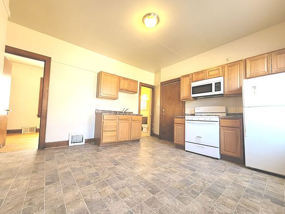 4th image of 421-425 W Washington St #423A